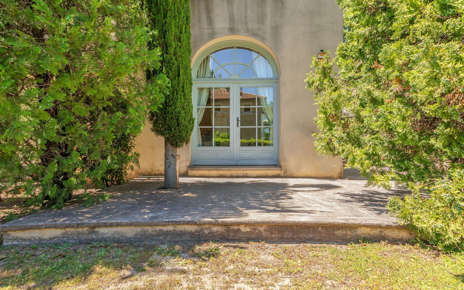 Chateau Talaud Loriol-du-Comtat Rum bild
